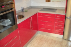Cocina-liso-rojo-brillante-canto-metalico-2