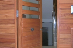 Entrada-maciza-cristalera-visor-machihembrada-vert-horiz-vitakola-vvda